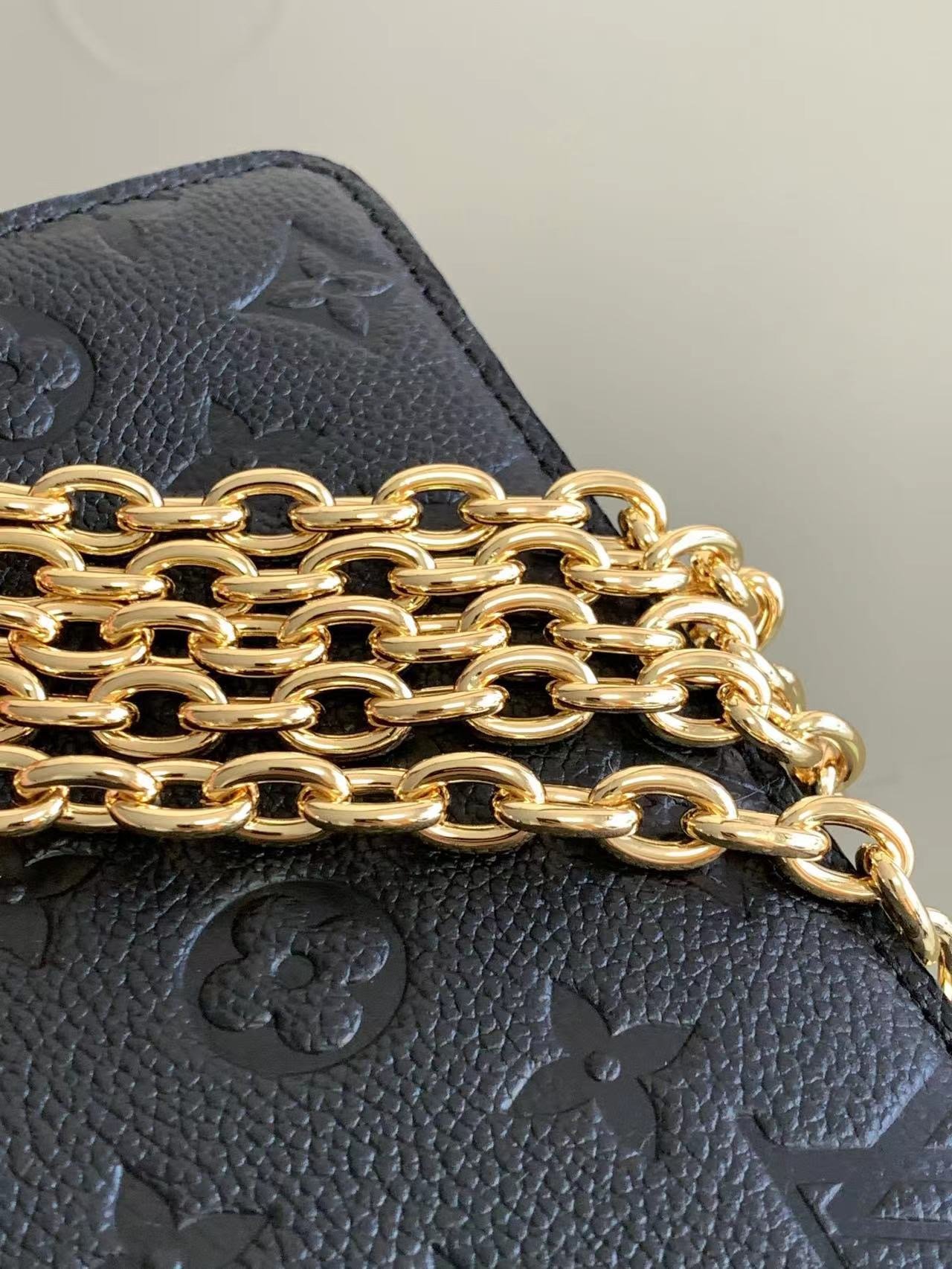 高仿Louis VuittonM82637M82836鏈條包系列 Wallet On Chain Metis