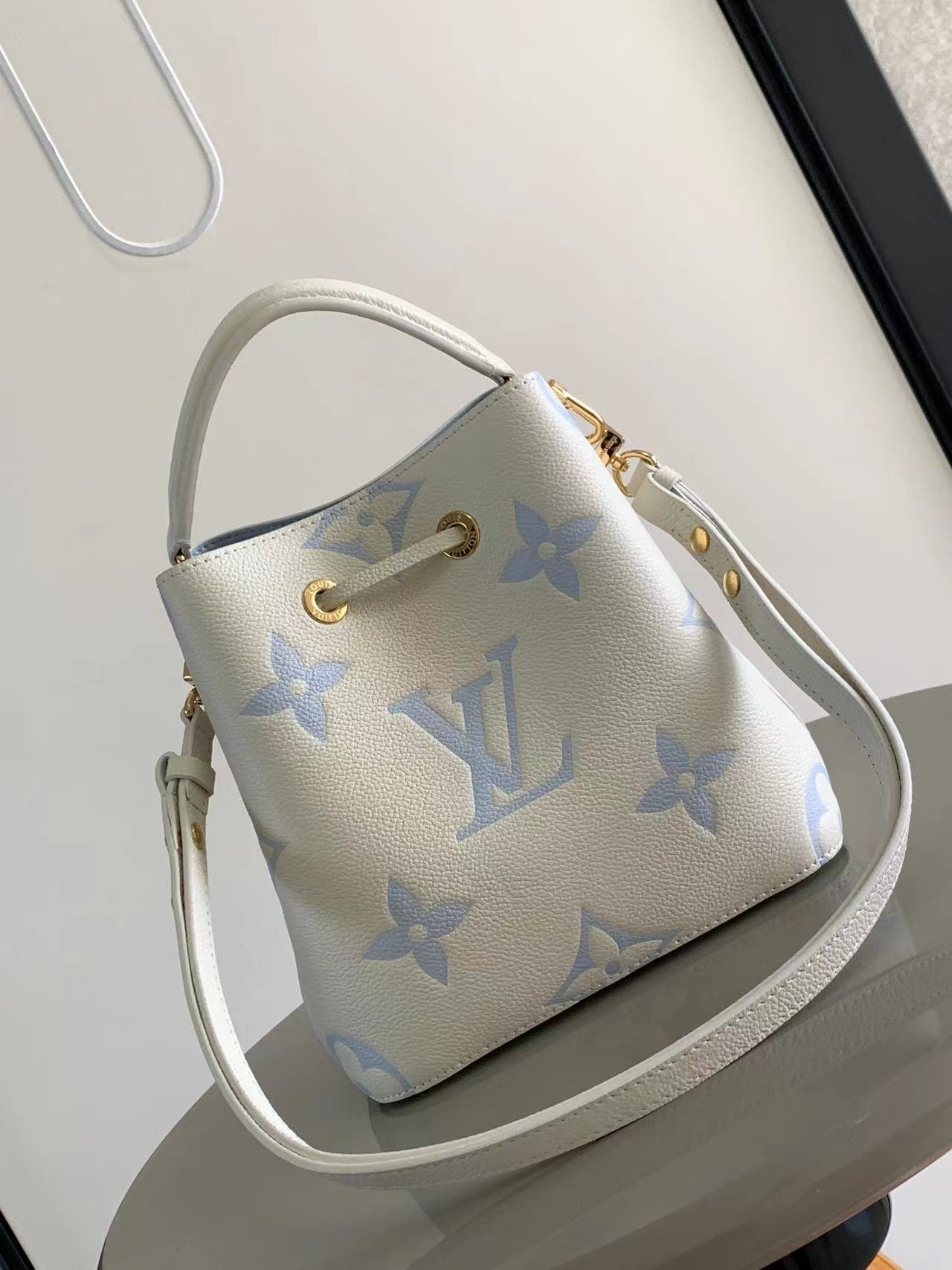 M45716 真皮miniLV高仿水桶包 NéoNoé BB
