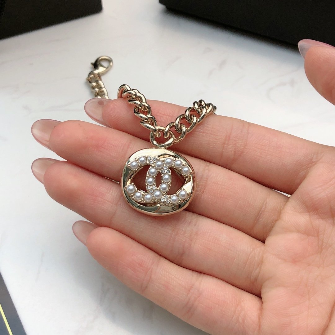 頂級高仿CHANEL香奈兒歐美奢侈品網站女款項鏈超級顯白