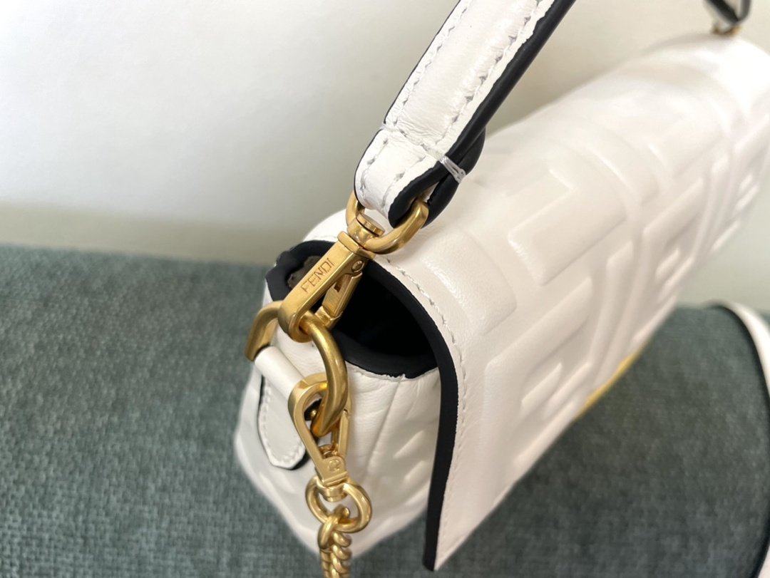 頂級A貨Baguette FF logo芬迪Fendi斜挎包單肩包包