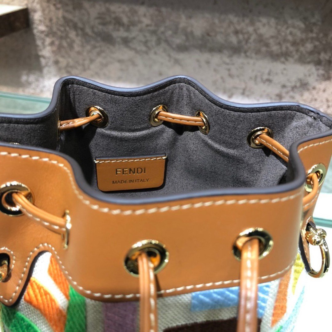 精仿專櫃同步奢侈品Fendi刺繡FFlogo水桶包斜挎包