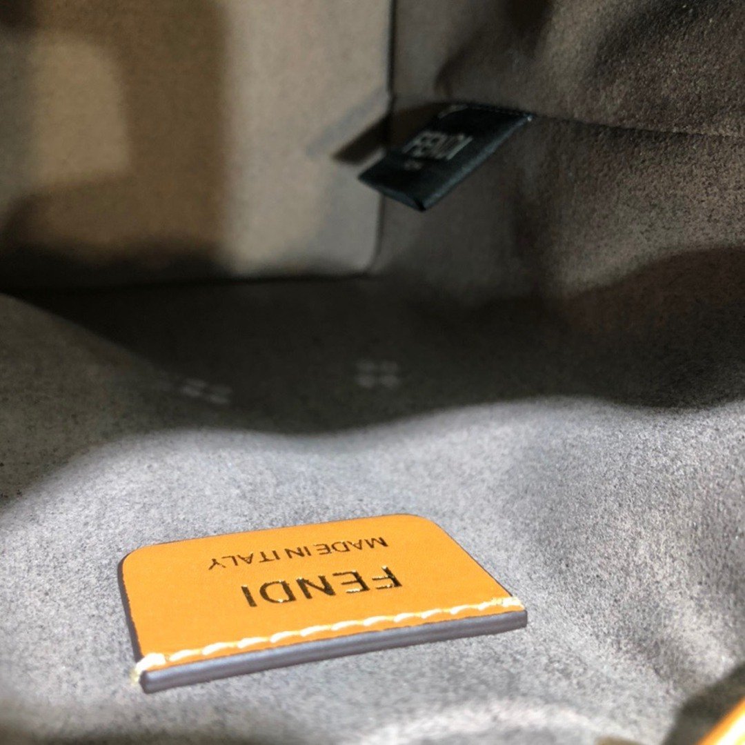 精仿專櫃同步奢侈品Fendi刺繡FFlogo水桶包斜挎包