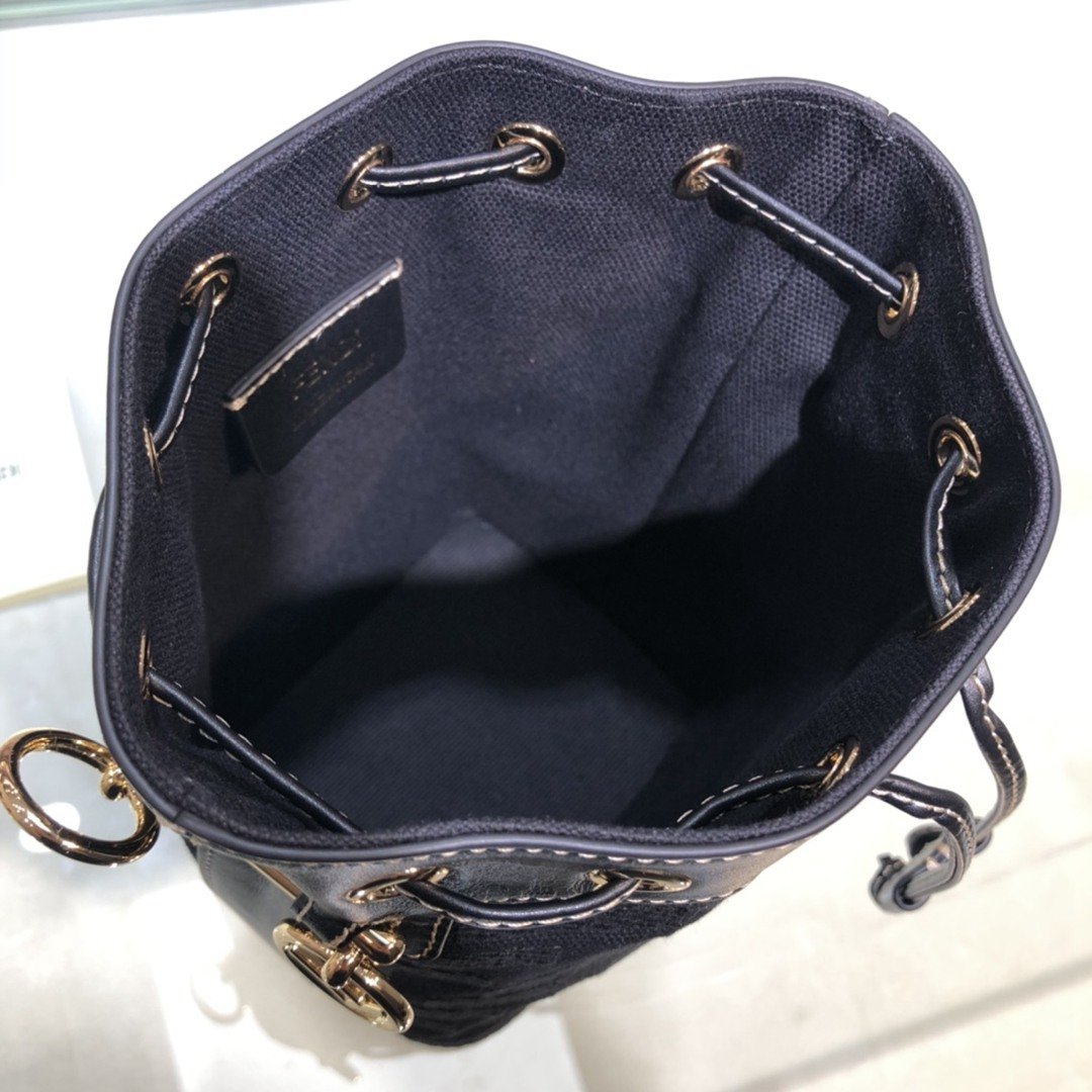 編輯真皮一比一復刻奢侈品Fendi肩背包水桶包