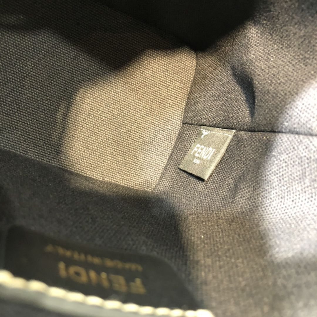 編輯真皮一比一復刻奢侈品Fendi肩背包水桶包