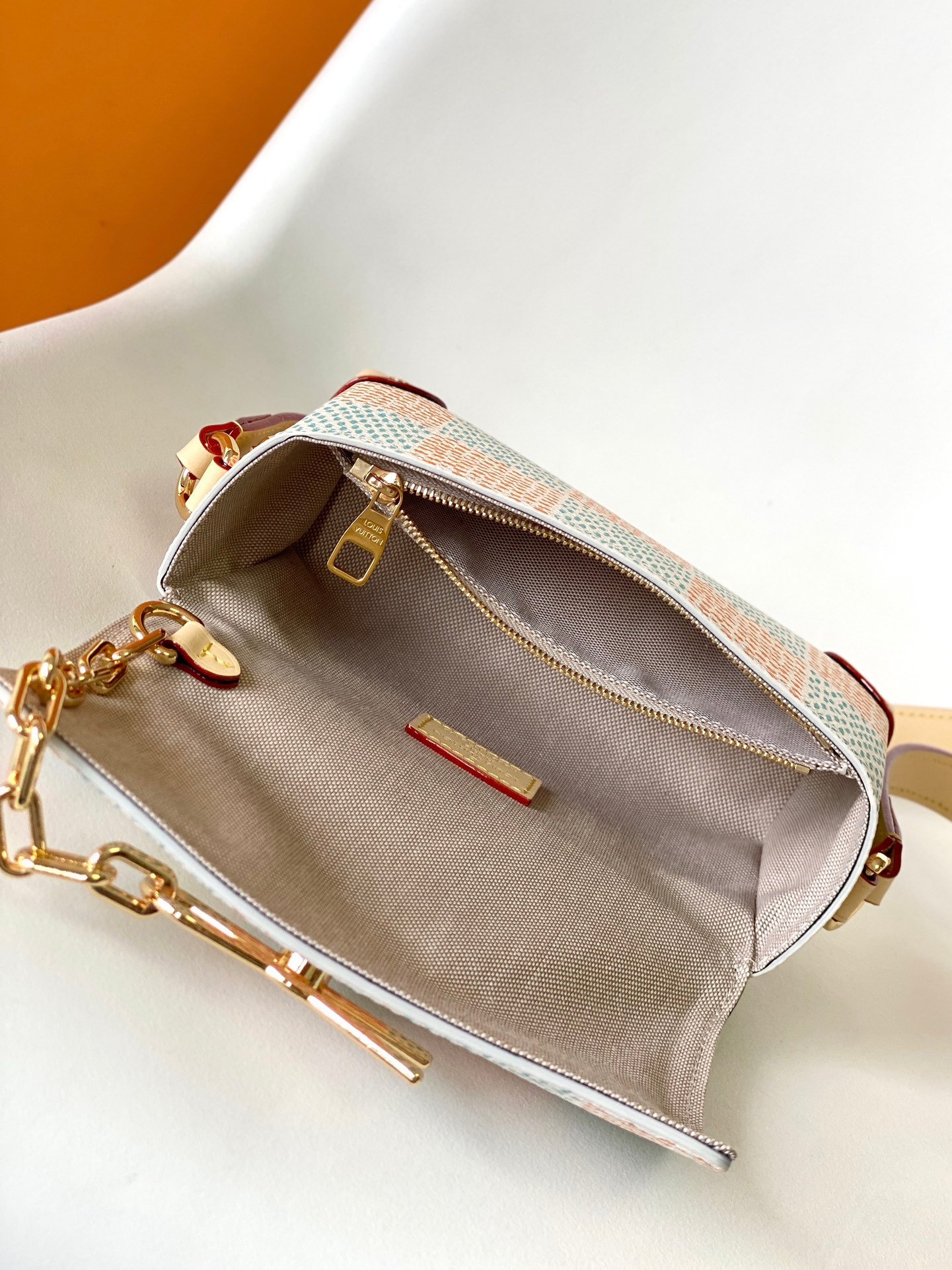 M40674頂級高仿路易威登LV真皮包包 Damier Heritage 單肩包 mini