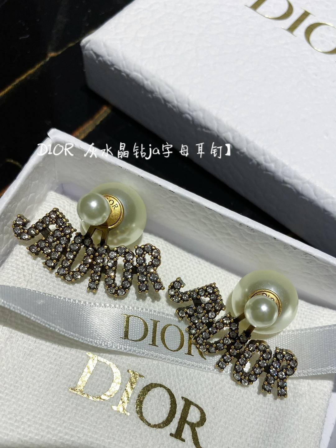 專櫃同步2024新品高仿DIOR字母耳釘女款耳環